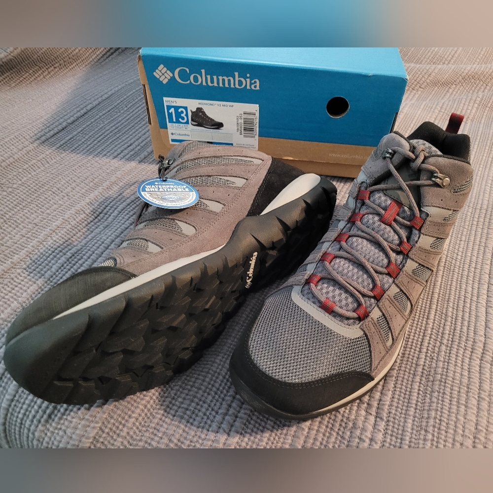 NIB Columbia Men's Hiking Boots